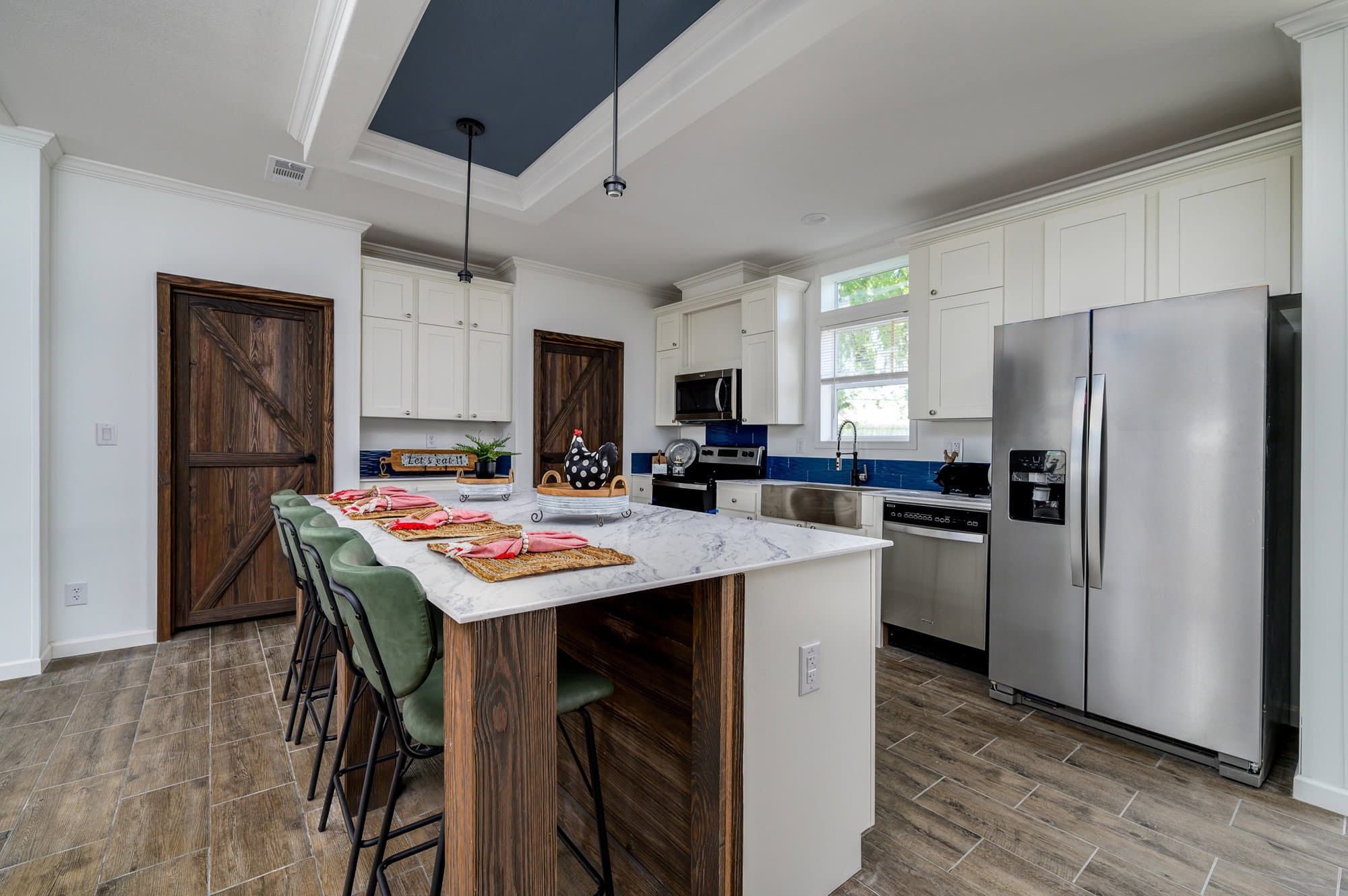 Daphne kitchen home features