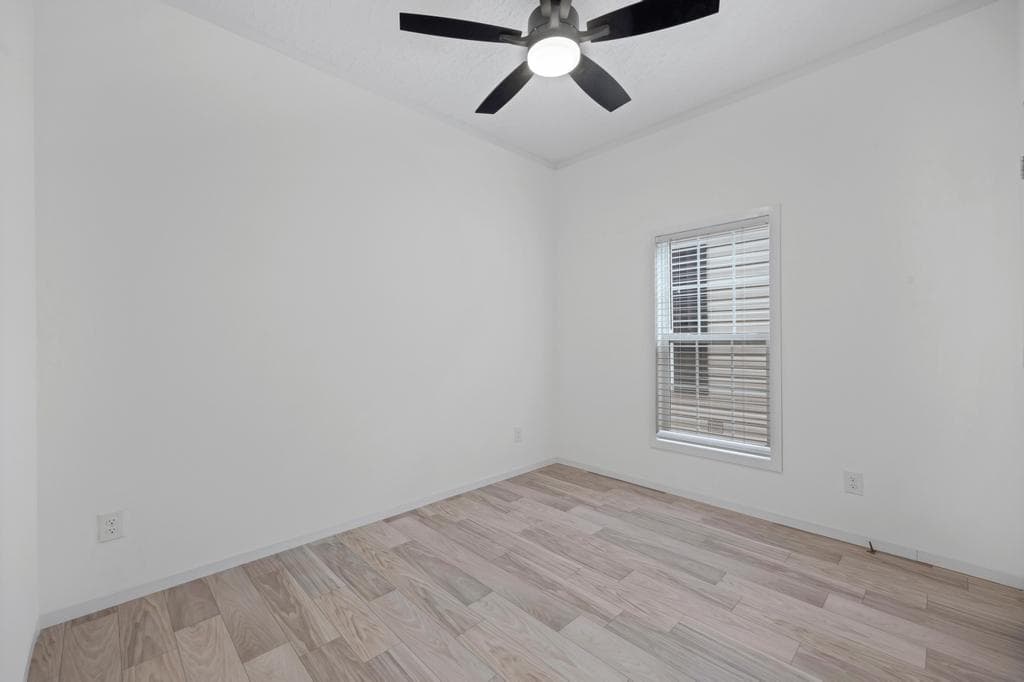 The topaz  home features