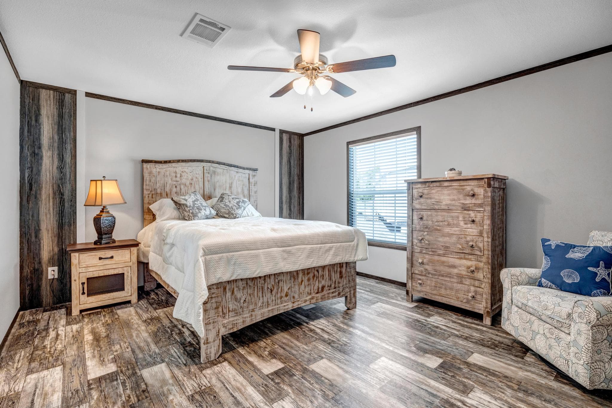 The emerald bedroom home features