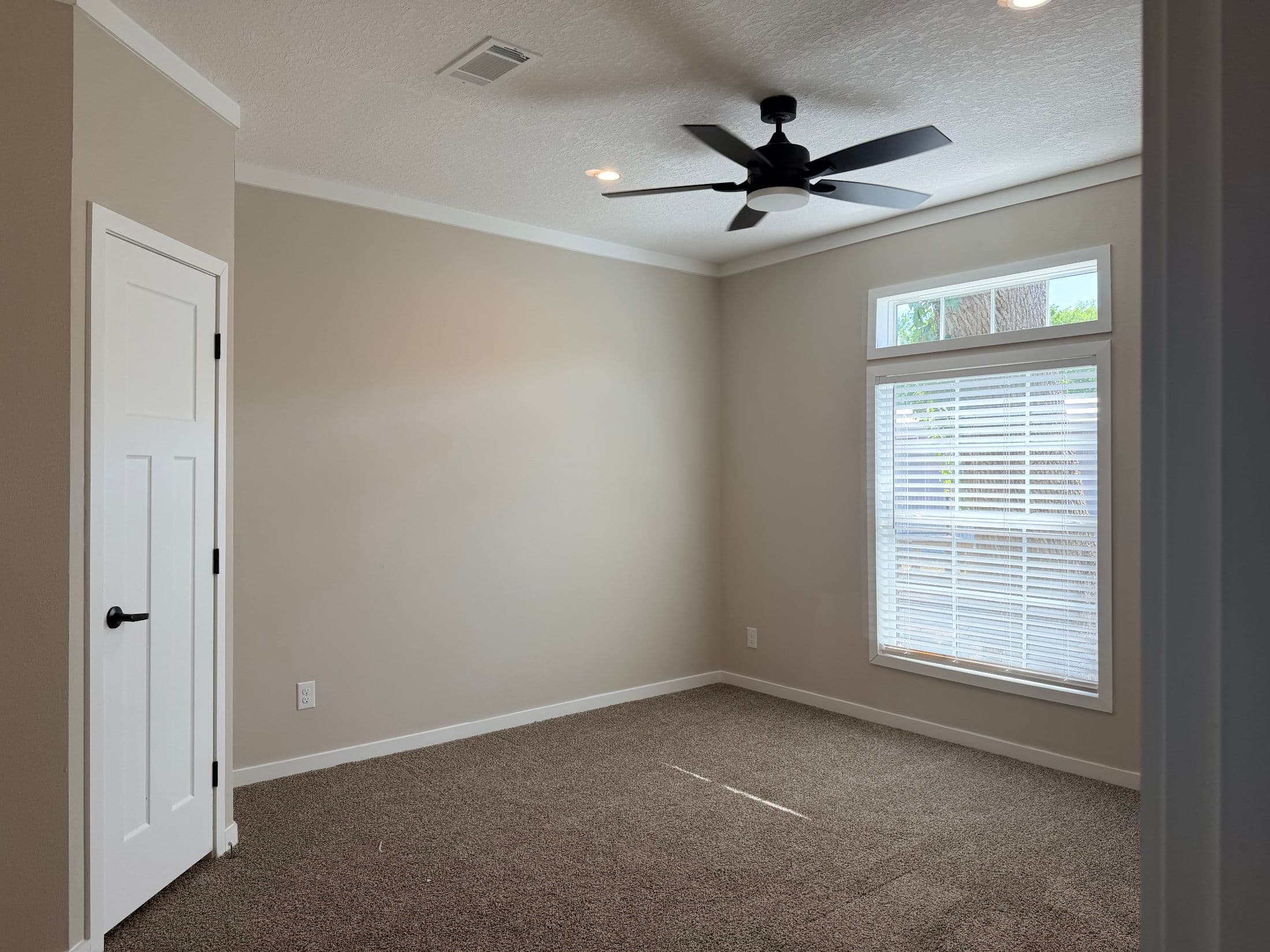 The black pearl  home features