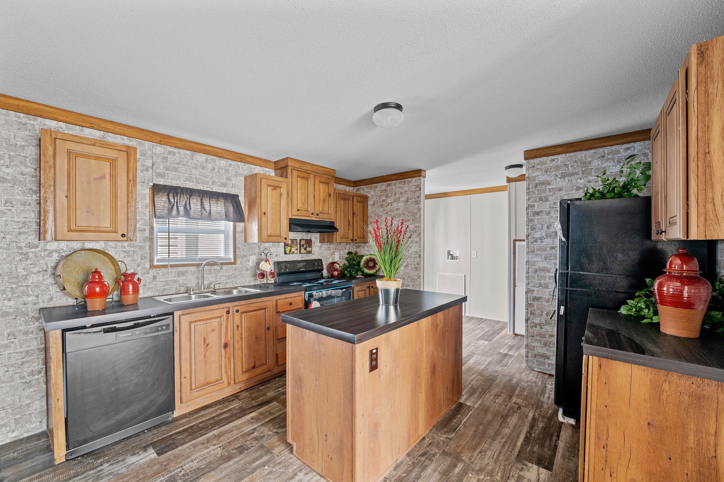 Gunner kitchen home features