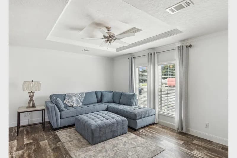 Freedom 2860520 interior home features