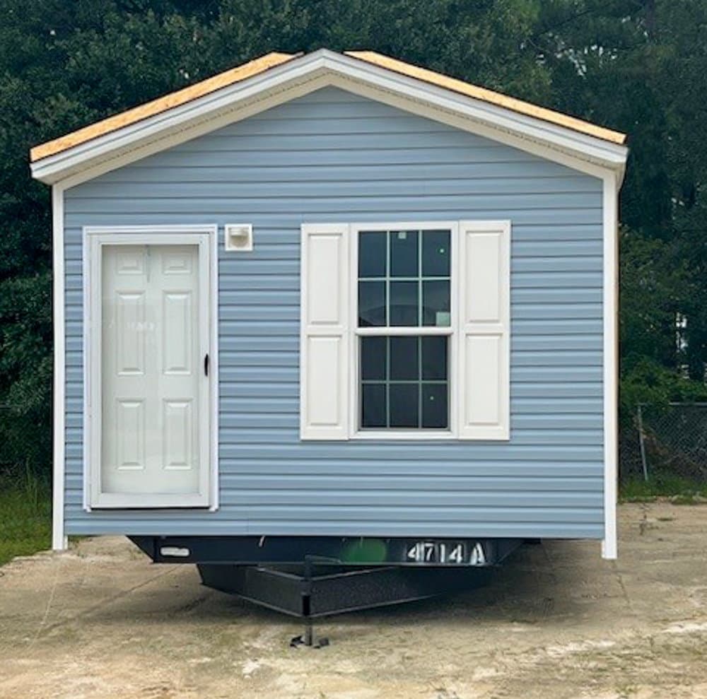 Thrifty exterior home features