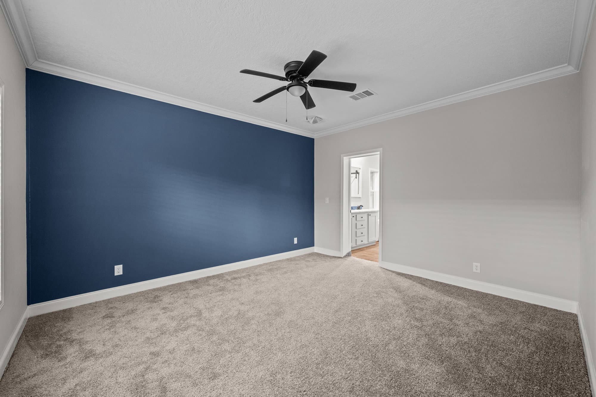 Merritt island bedroom home features