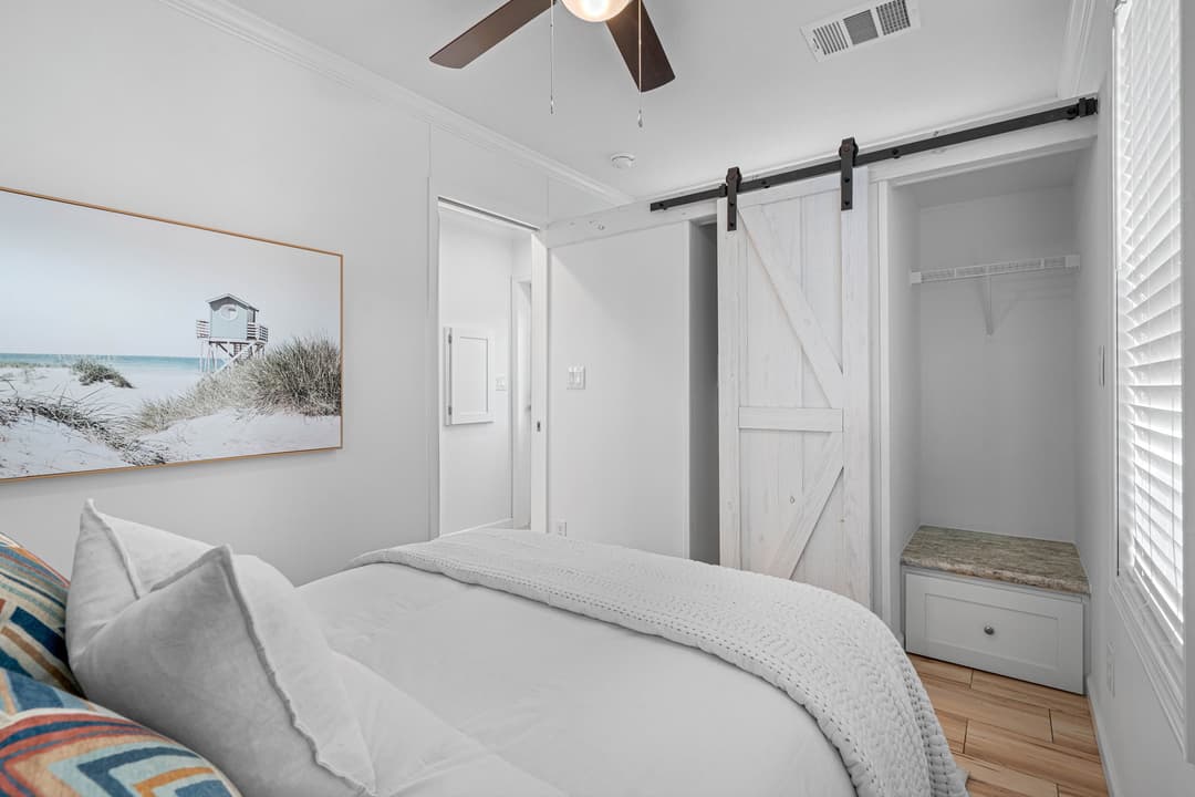 Paradise bedroom home features