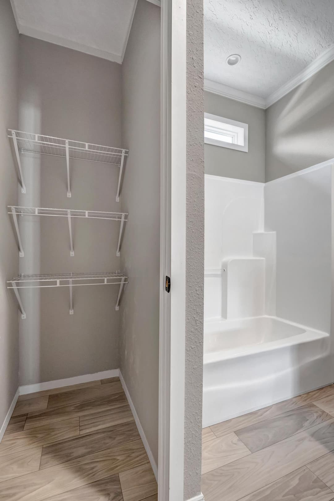 The jade bathroom home features