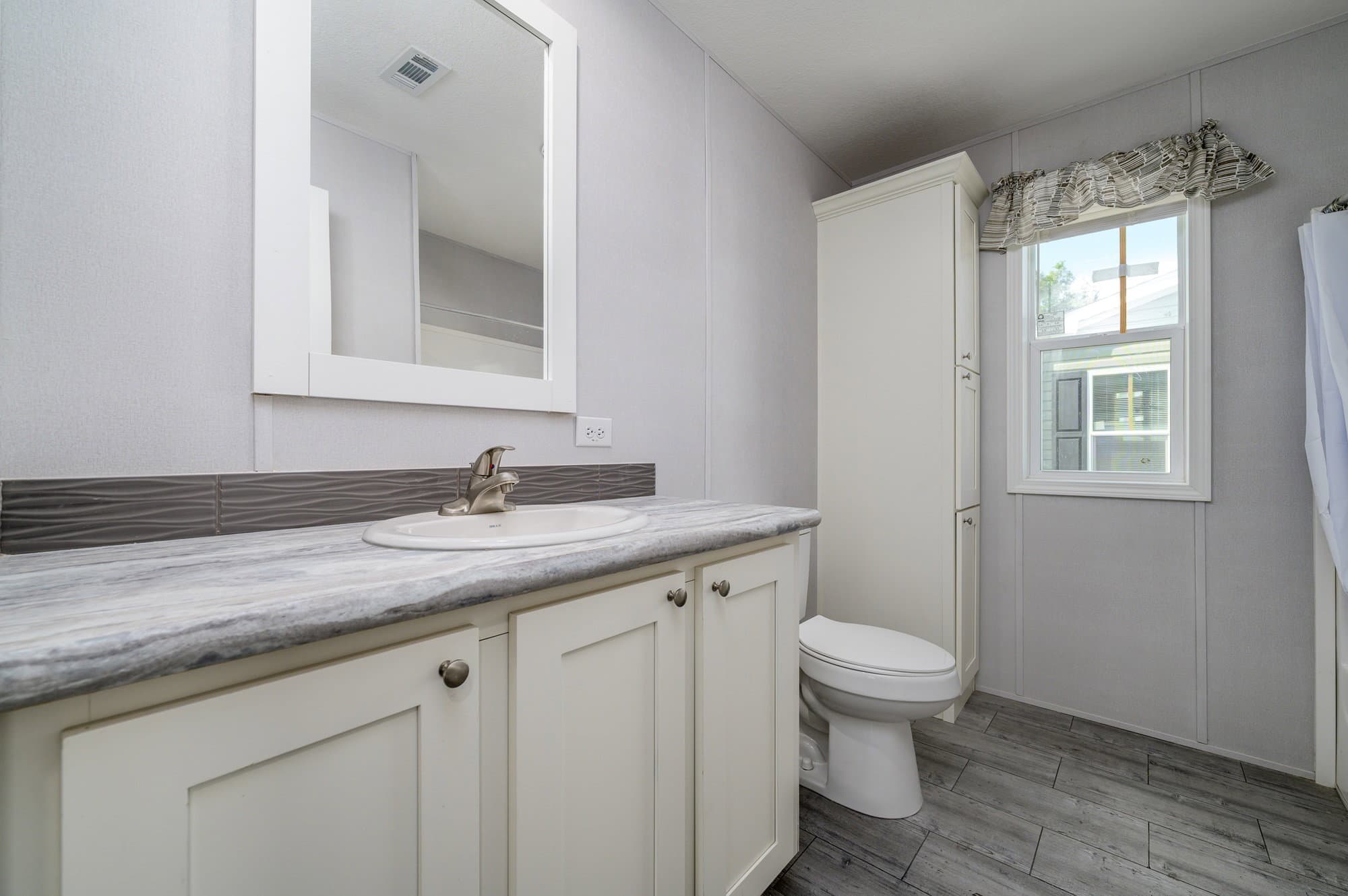 Marco 60 bathroom home features