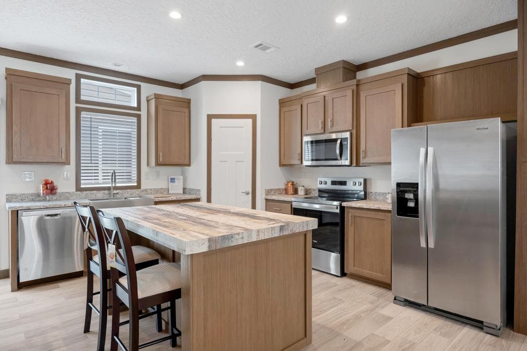 The topaz  home features
