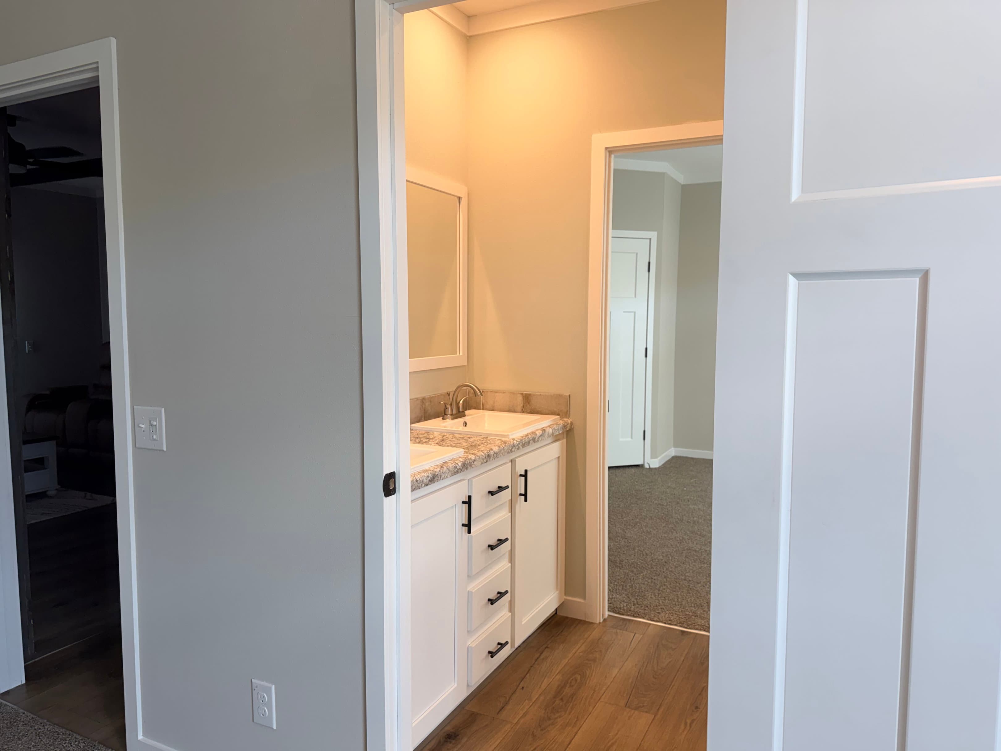 The black pearl  home features