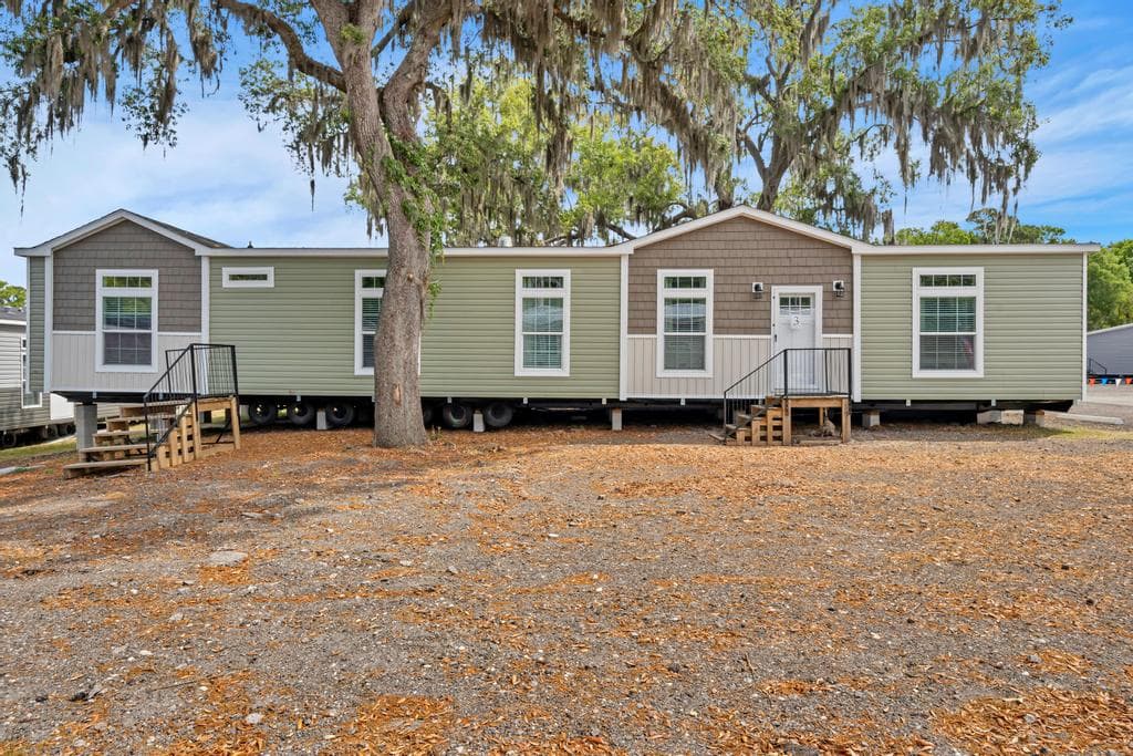 The black pearl  home features