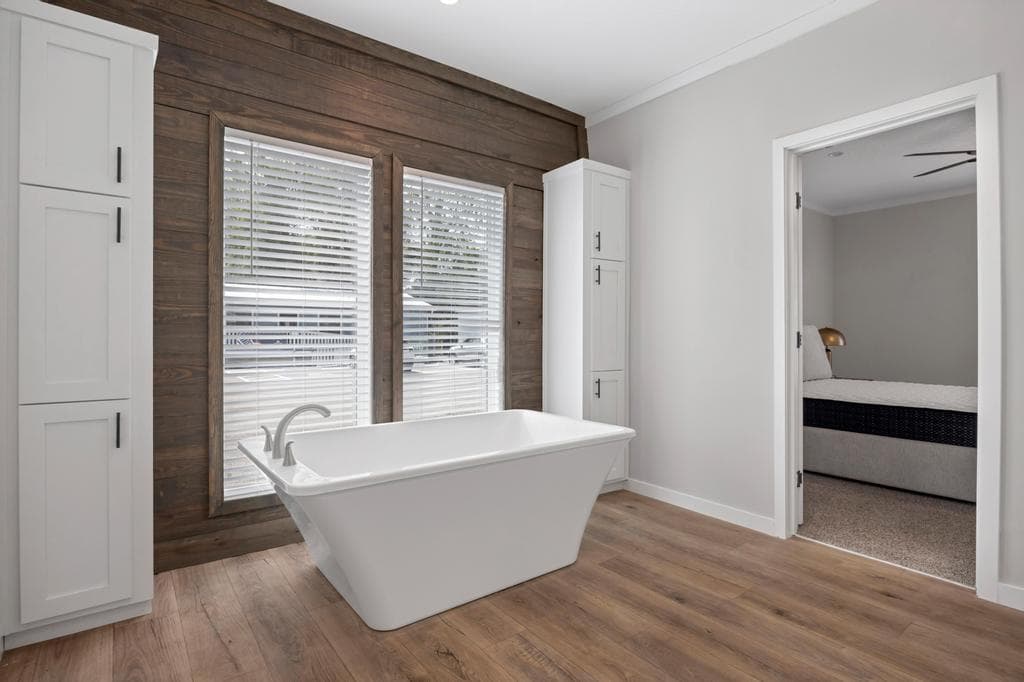 The black pearl  home features