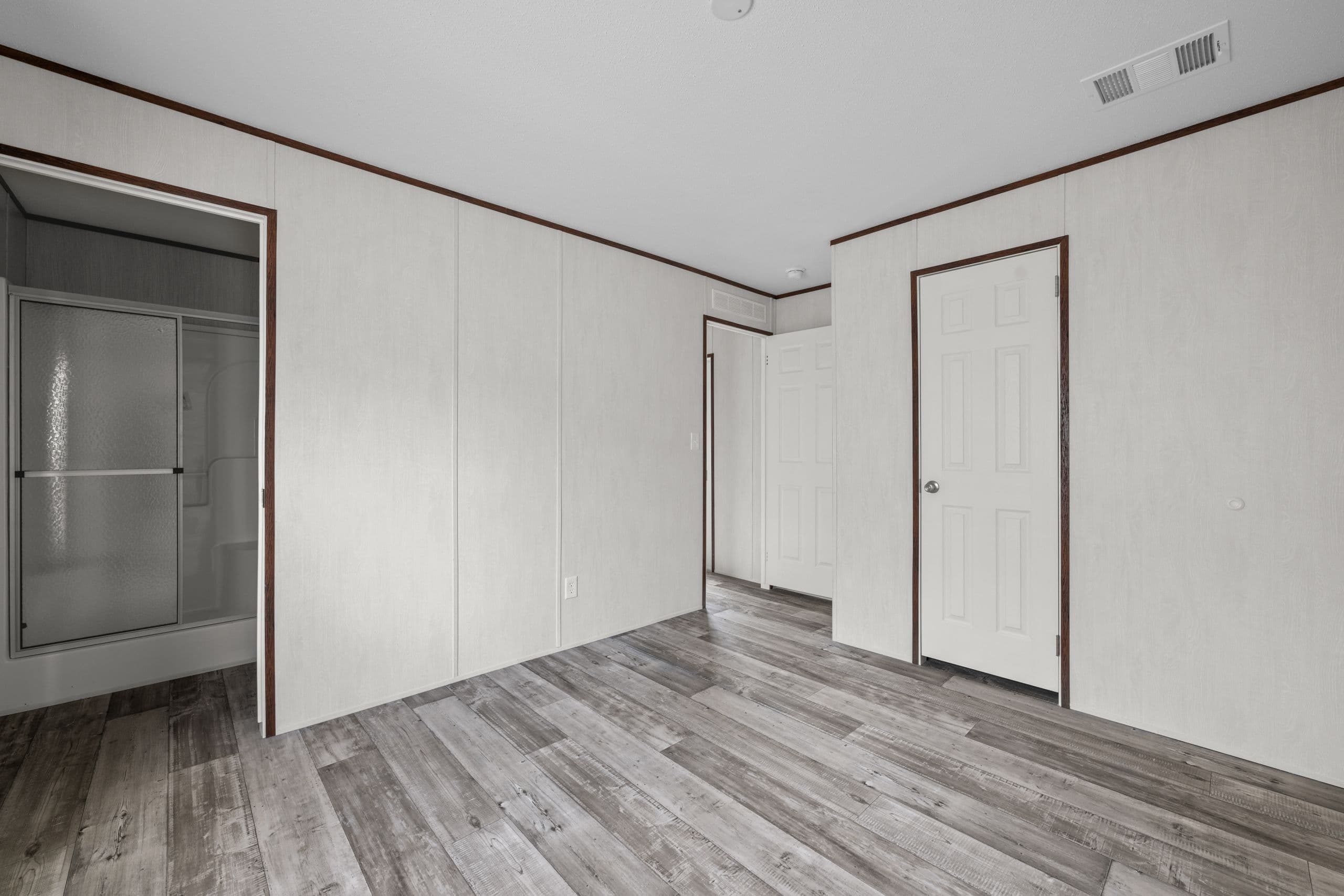 Yellow jacket bedroom home features