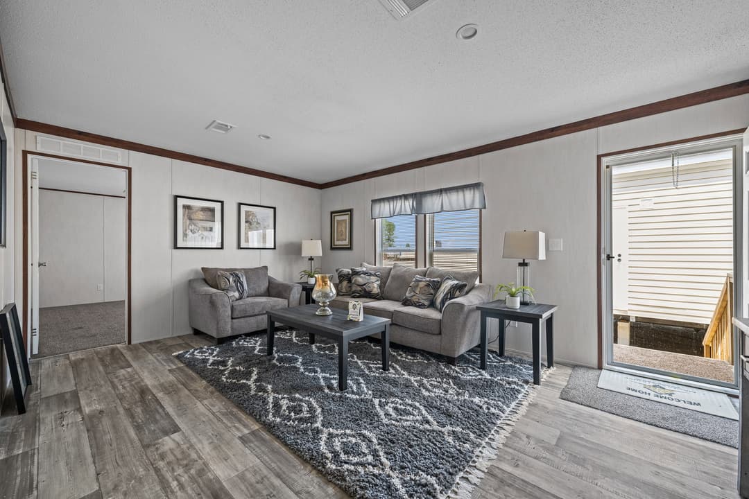 Nitro quatro interior home features