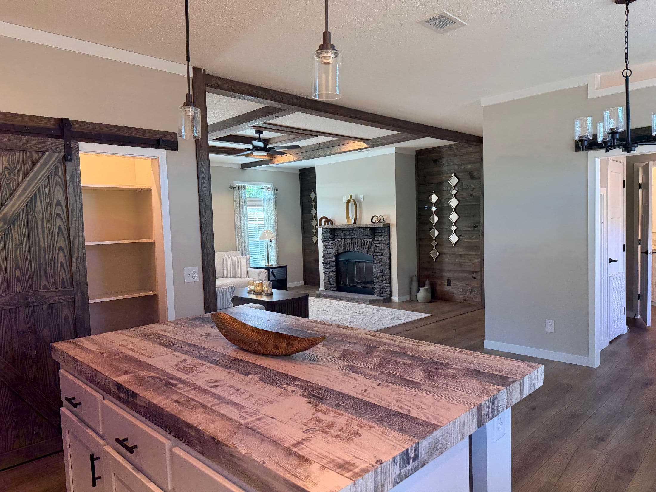 The black pearl  home features