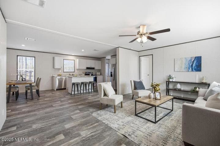 The topaz  home features
