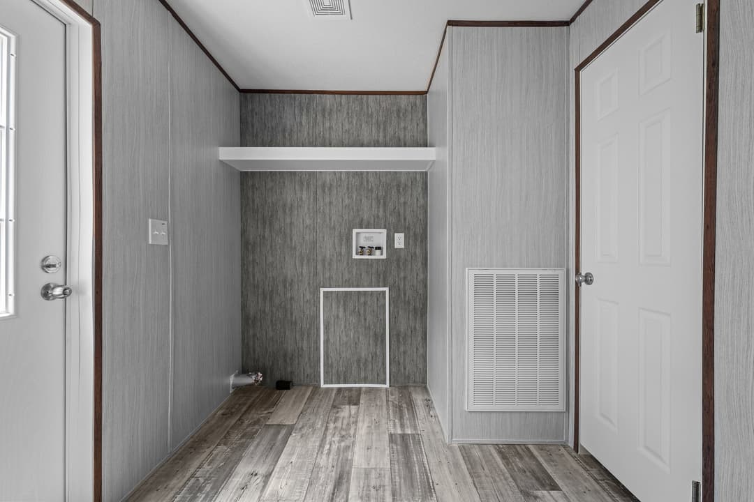 Nitro interior home features