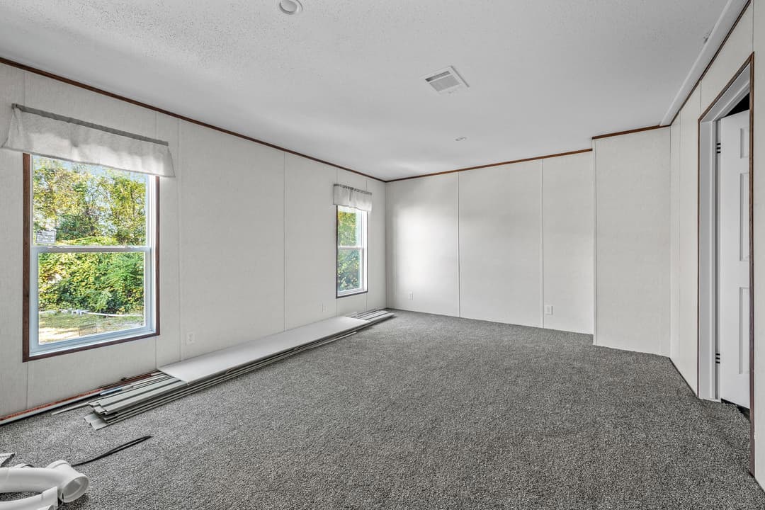 Mj bedroom home features