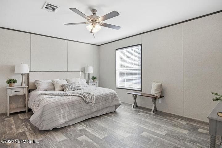 The topaz  home features