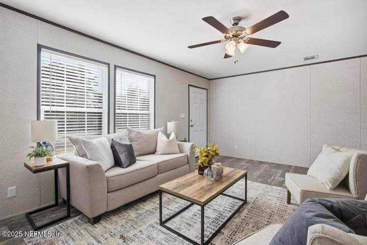 The topaz  home features