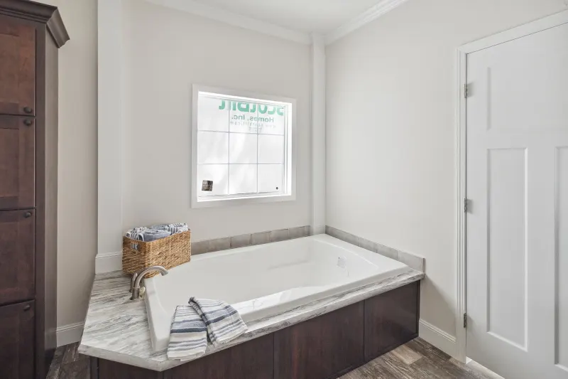 Freedom 3276517 bathroom home features