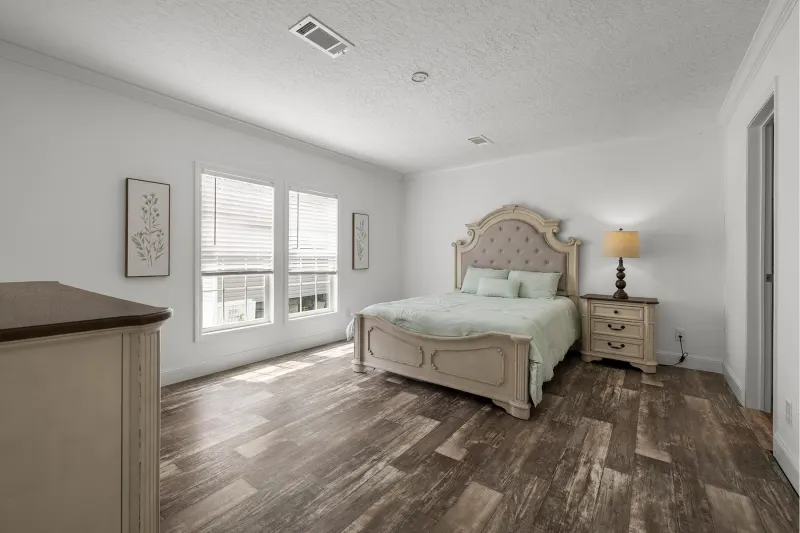 Freedom 2860520 bedroom home features