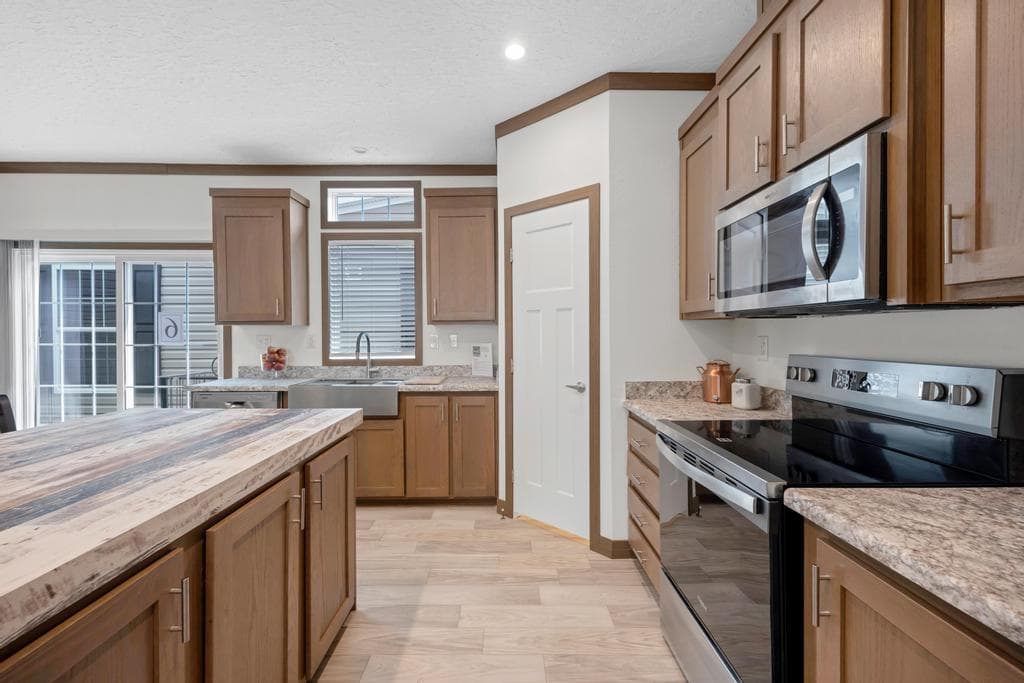 The topaz  home features
