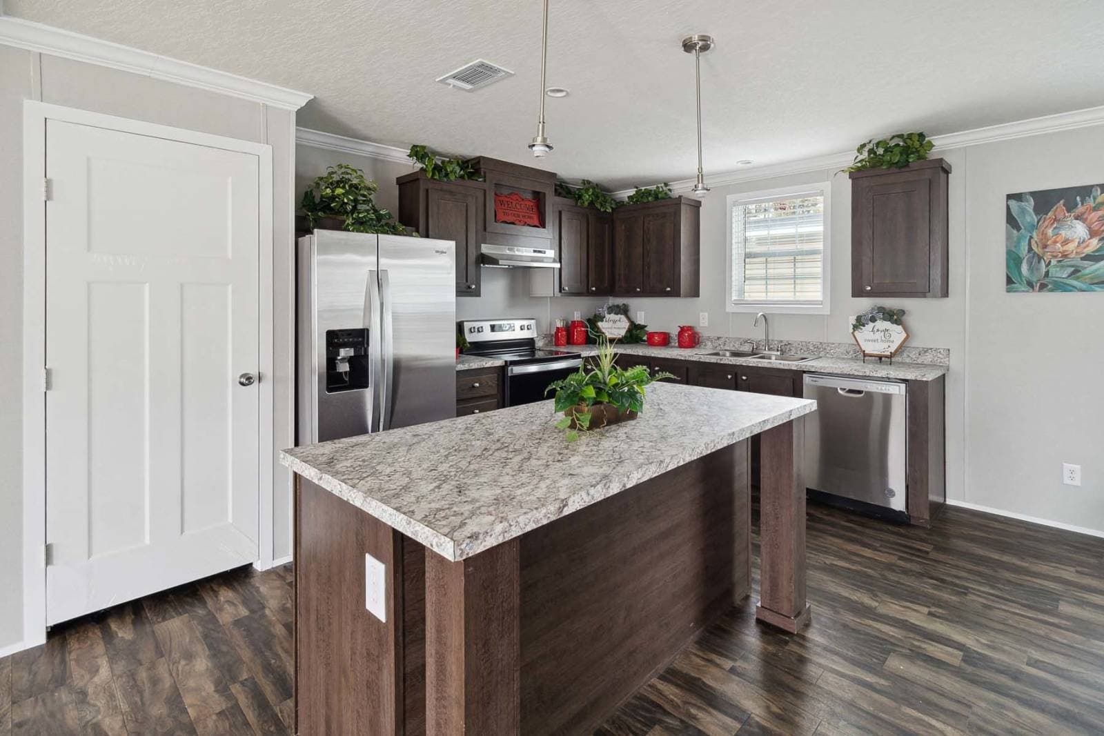 Home run 3272228 kitchen home features