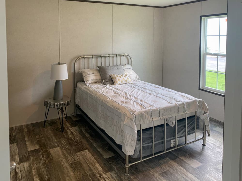 Woolwine interior and bedroom home features