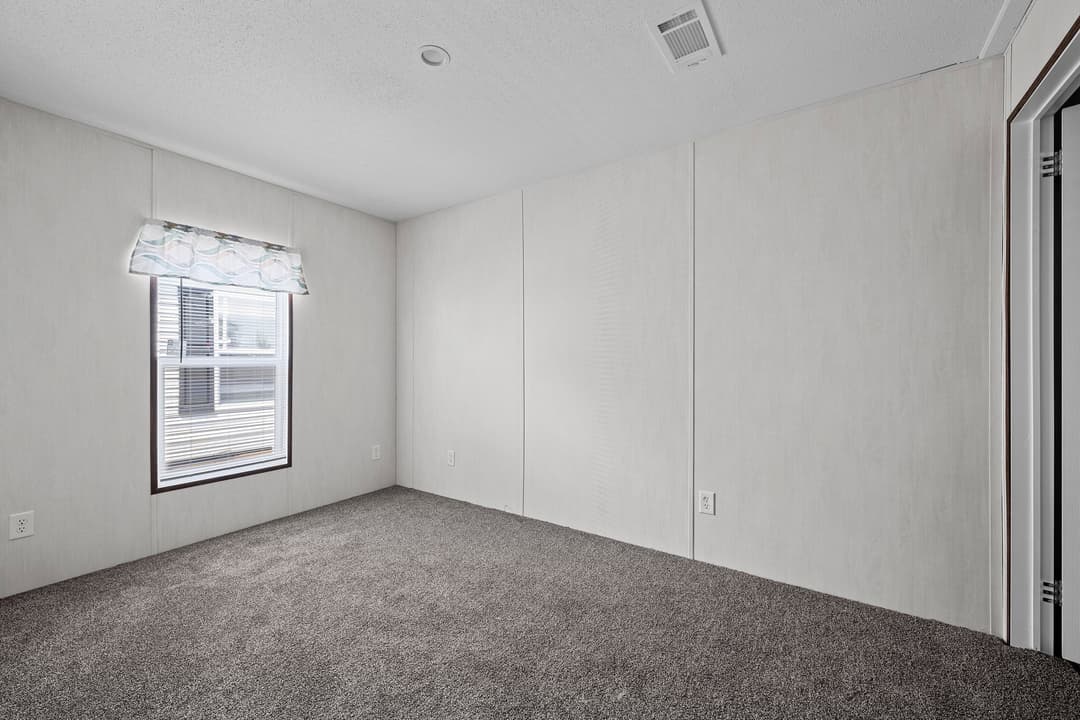 Hamilton bedroom home features