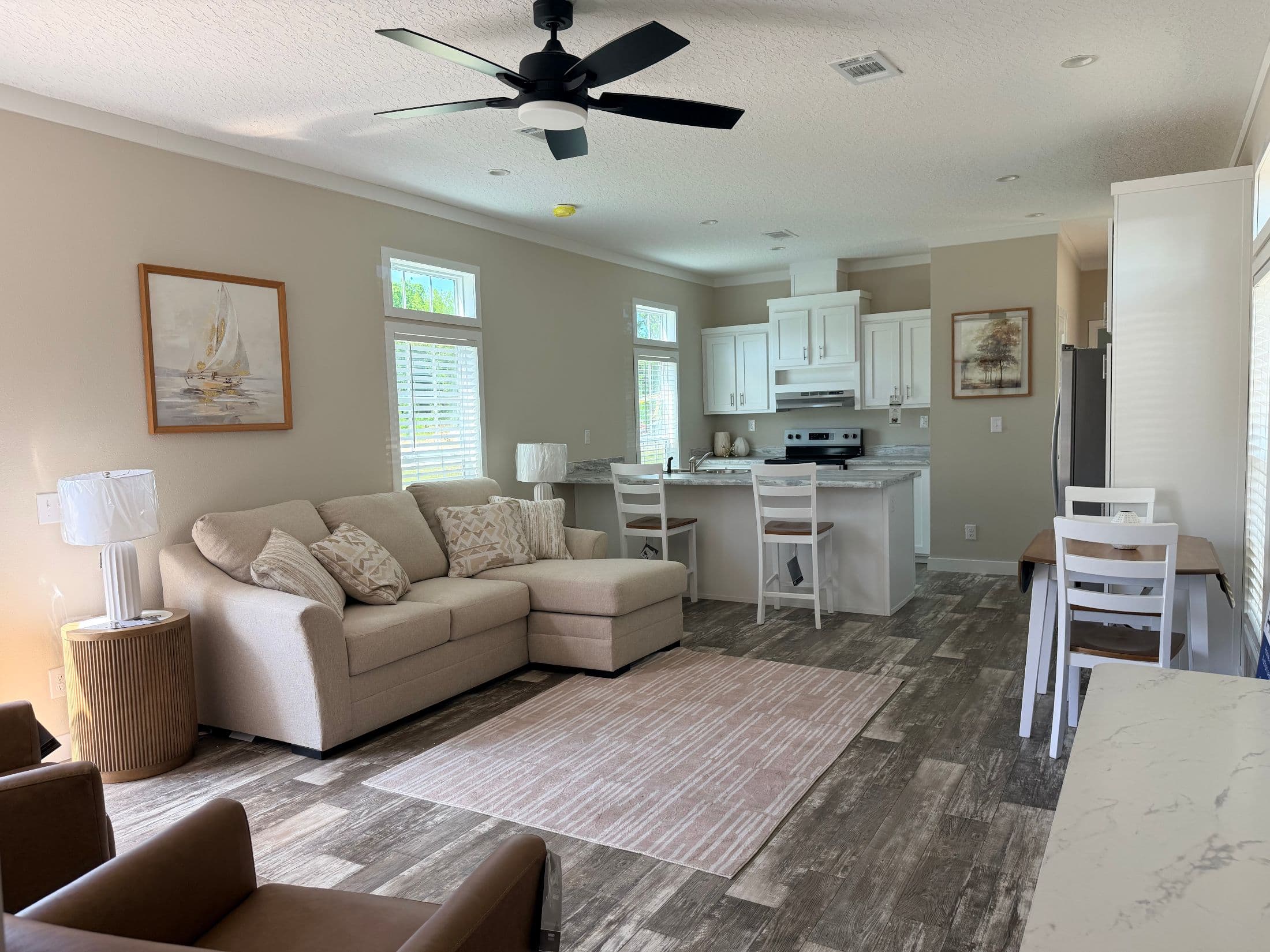 The pearl  home features